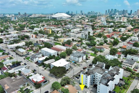 Commercial property in Miami, Florida № 1599431 - photo 12