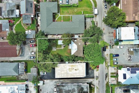 Commercial property in Miami, Florida № 1599431 - photo 3