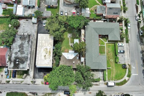 Commercial property in Miami, Florida № 1599431 - photo 6