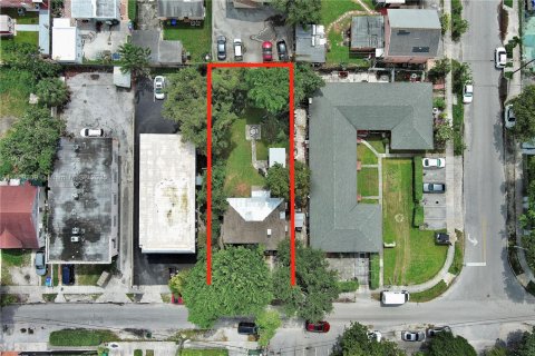 Commercial property in Miami, Florida № 1599431 - photo 9