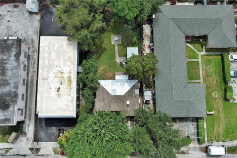 Commercial property in Miami, Florida № 1599431 - photo 16
