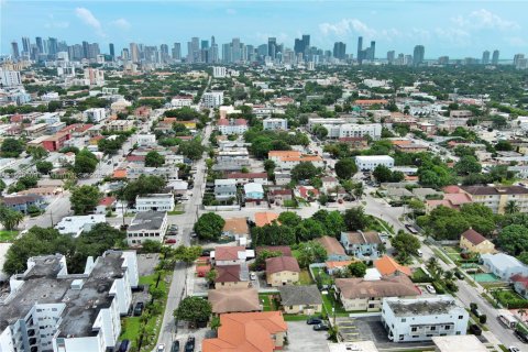 Commercial property in Miami, Florida № 1599431 - photo 17