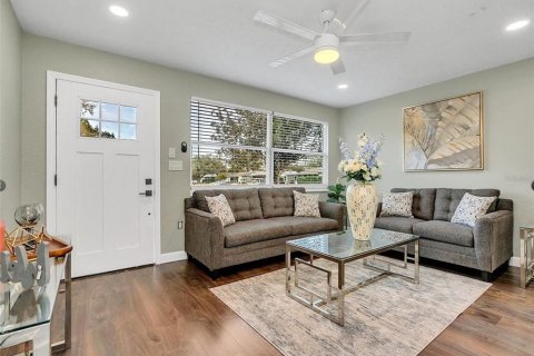 House in Orlando, Florida 3 bedrooms, 87.61 sq.m. № 1886963 - photo 3