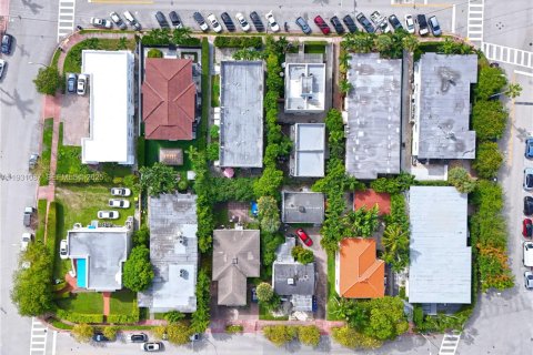 Commercial property in Miami Beach, Florida 322.74 sq.m. № 1989779 - photo 13