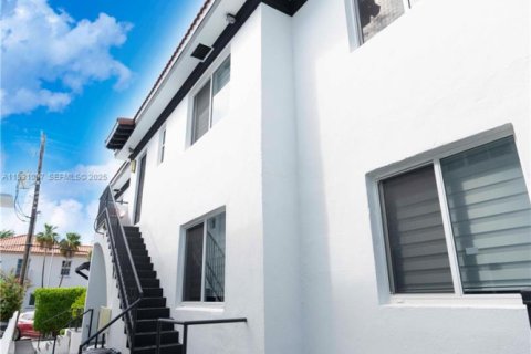 Commercial property in Miami Beach, Florida 322.74 sq.m. № 1989779 - photo 5