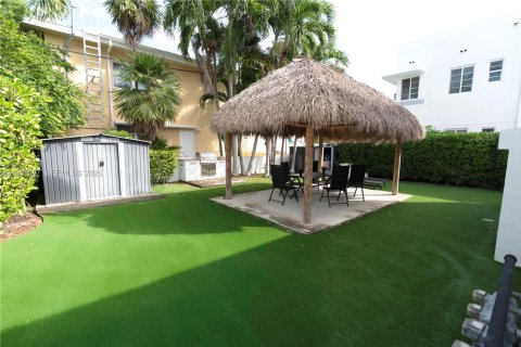 Commercial property in Miami Beach, Florida 322.74 sq.m. № 1989779 - photo 8