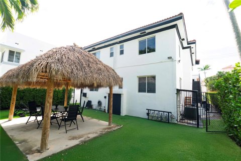 Commercial property in Miami Beach, Florida 322.74 sq.m. № 1989779 - photo 6