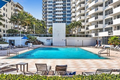 Снять в аренду кондоминиум в Майами-Бич, Флорида 1 спальня, 77.57м2, № 1974011 - фото 22