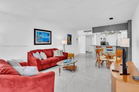 Снять в аренду кондоминиум в Майами-Бич, Флорида 1 спальня, 77.57м2, № 1974011 - фото 7