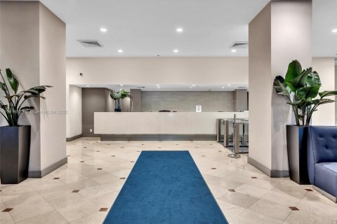 Снять в аренду кондоминиум в Майами-Бич, Флорида 1 спальня, 77.57м2, № 1974011 - фото 30