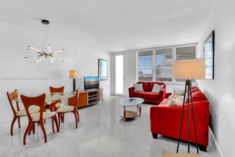 Снять в аренду кондоминиум в Майами-Бич, Флорида 1 спальня, 77.57м2, № 1974011 - фото 2