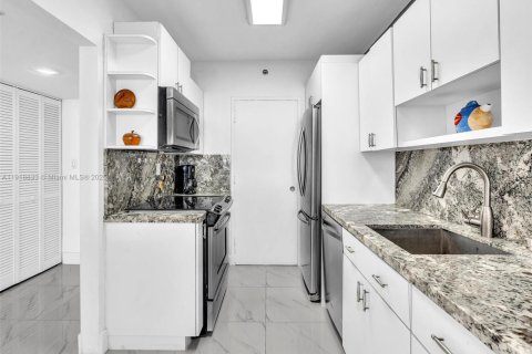 Снять в аренду кондоминиум в Майами-Бич, Флорида 1 спальня, 77.57м2, № 1974011 - фото 12