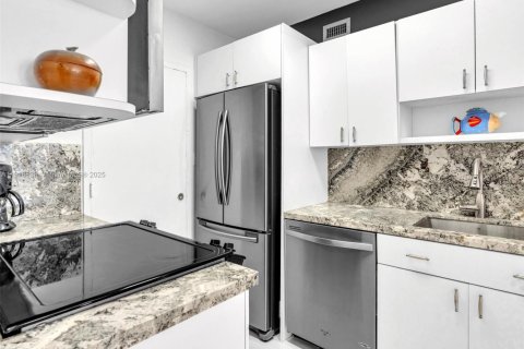 Снять в аренду кондоминиум в Майами-Бич, Флорида 1 спальня, 77.57м2, № 1974011 - фото 14