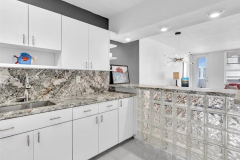 Снять в аренду кондоминиум в Майами-Бич, Флорида 1 спальня, 77.57м2, № 1974011 - фото 13