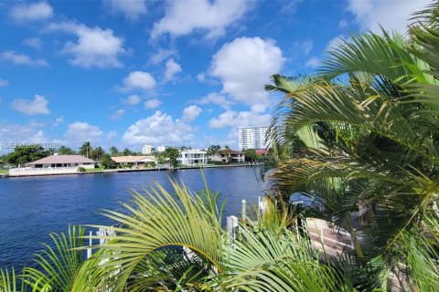 Купить кондоминиум в Халландейл-Бич, Флорида 1 спальня, 74.14м2, № 2010648 - фото 17