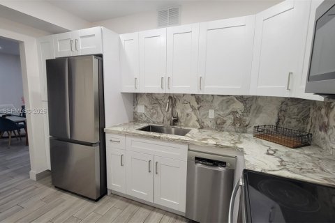 Купить кондоминиум в Халландейл-Бич, Флорида 1 спальня, 74.14м2, № 2010648 - фото 9