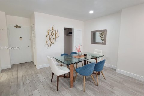 Купить кондоминиум в Халландейл-Бич, Флорида 1 спальня, 74.14м2, № 2010648 - фото 3