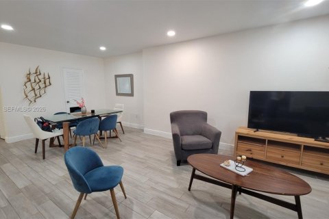 Купить кондоминиум в Халландейл-Бич, Флорида 1 спальня, 74.14м2, № 2010648 - фото 5