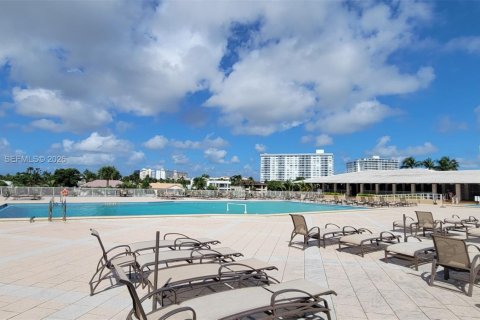 Купить кондоминиум в Халландейл-Бич, Флорида 1 спальня, 74.14м2, № 2010648 - фото 20