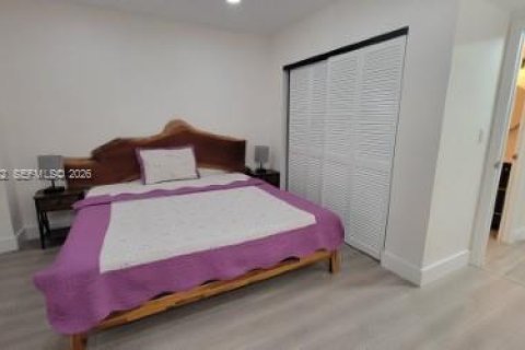 Купить кондоминиум в Халландейл-Бич, Флорида 1 спальня, 74.14м2, № 2010648 - фото 15