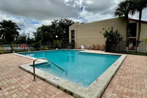 Apartamento en alquiler en Miami, Florida, 2 dormitorios, 94.2 m2 № 2026051 - foto 21