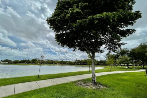 Apartamento en alquiler en Miami, Florida, 2 dormitorios, 94.2 m2 № 2026051 - foto 25