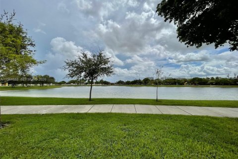 Apartamento en alquiler en Miami, Florida, 2 dormitorios, 94.2 m2 № 2026051 - foto 23