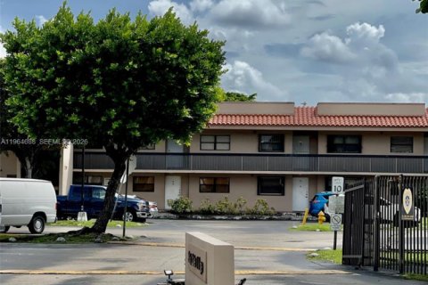 Apartamento en alquiler en Miami, Florida, 2 dormitorios, 94.2 m2 № 2026051 - foto 2