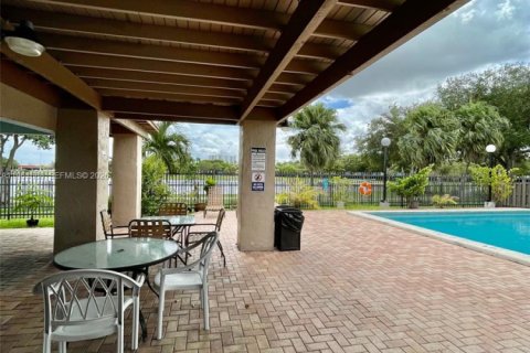 Apartamento en alquiler en Miami, Florida, 2 dormitorios, 94.2 m2 № 2026051 - foto 22