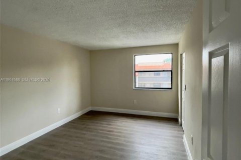 Apartamento en alquiler en Miami, Florida, 2 dormitorios, 94.2 m2 № 2026051 - foto 15