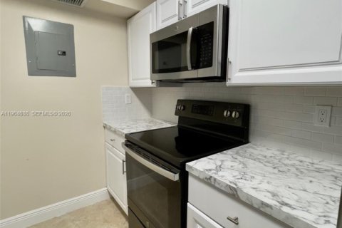 Apartamento en alquiler en Miami, Florida, 2 dormitorios, 94.2 m2 № 2026051 - foto 7