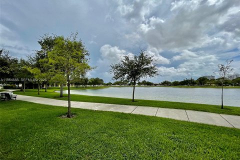 Apartamento en alquiler en Miami, Florida, 2 dormitorios, 94.2 m2 № 2026051 - foto 24