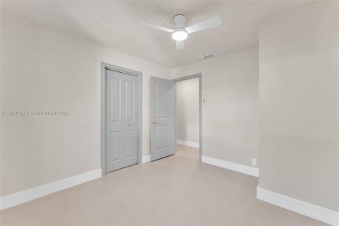 Casa en venta en Lauderhill, Florida, 4 dormitorios № 1951512 - foto 19