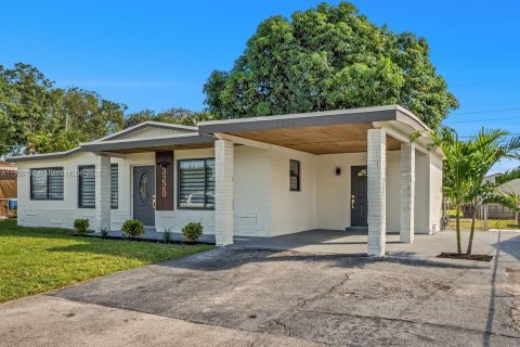Casa en venta en Lauderhill, Florida, 4 dormitorios № 1951512 - foto 2