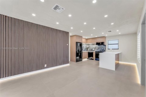 Casa en venta en Lauderhill, Florida, 4 dormitorios № 1951512 - foto 10