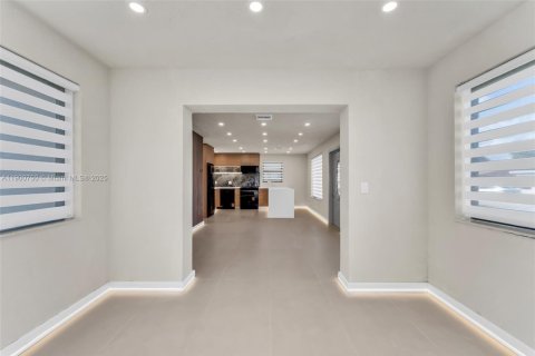 Casa en venta en Lauderhill, Florida, 4 dormitorios № 1951512 - foto 16