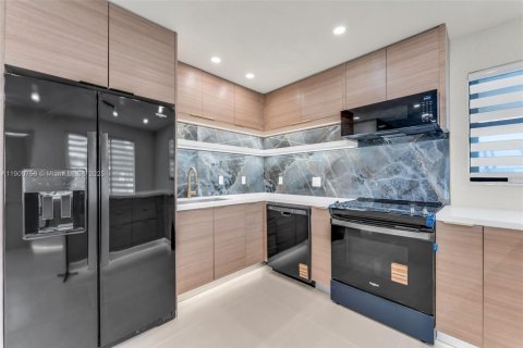 Casa en venta en Lauderhill, Florida, 4 dormitorios № 1951512 - foto 7