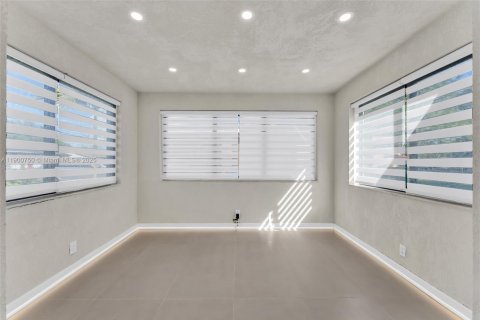 Casa en venta en Lauderhill, Florida, 4 dormitorios № 1951512 - foto 14