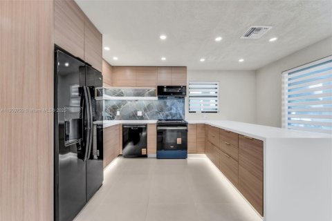 Casa en venta en Lauderhill, Florida, 4 dormitorios № 1951512 - foto 6