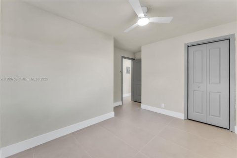 Casa en venta en Lauderhill, Florida, 4 dormitorios № 1951512 - foto 24