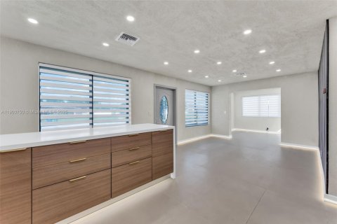 Casa en venta en Lauderhill, Florida, 4 dormitorios № 1951512 - foto 9