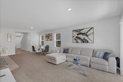 House in Davenport, Florida 5 bedrooms, 234.3 sq.m. № 1828048 - photo 11