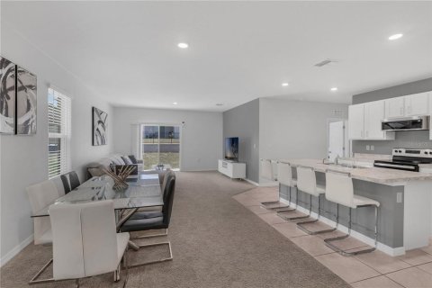 House in Davenport, Florida 5 bedrooms, 234.3 sq.m. № 1828048 - photo 6