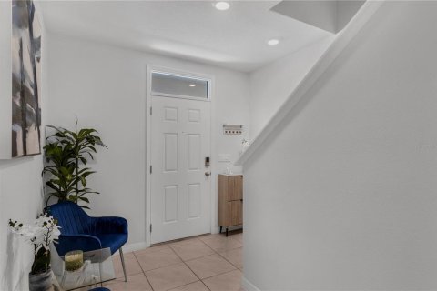 House in Davenport, Florida 5 bedrooms, 234.3 sq.m. № 1828048 - photo 4