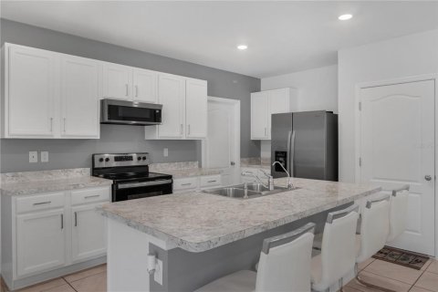 House in Davenport, Florida 5 bedrooms, 234.3 sq.m. № 1828048 - photo 9