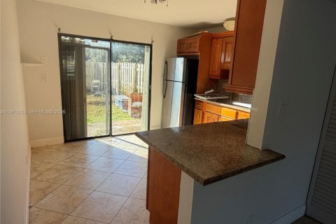 Touwnhouse à louer à Sunrise, Floride: 3 chambres, 140.1 m2 № 2042251 - photo 7