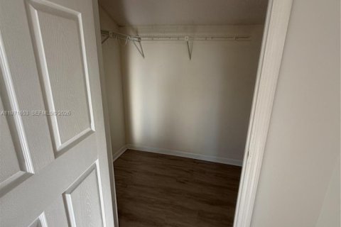 Touwnhouse à louer à Sunrise, Floride: 3 chambres, 140.1 m2 № 2042251 - photo 18