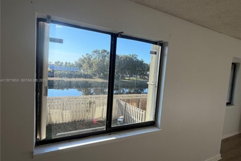 Touwnhouse à louer à Sunrise, Floride: 3 chambres, 140.1 m2 № 2042251 - photo 22