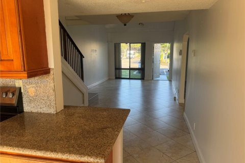 Touwnhouse à louer à Sunrise, Floride: 3 chambres, 140.1 m2 № 2042251 - photo 6