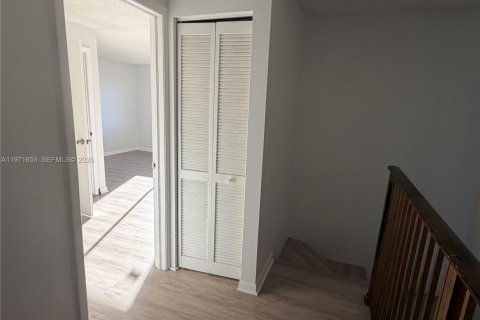 Touwnhouse à louer à Sunrise, Floride: 3 chambres, 140.1 m2 № 2042251 - photo 16